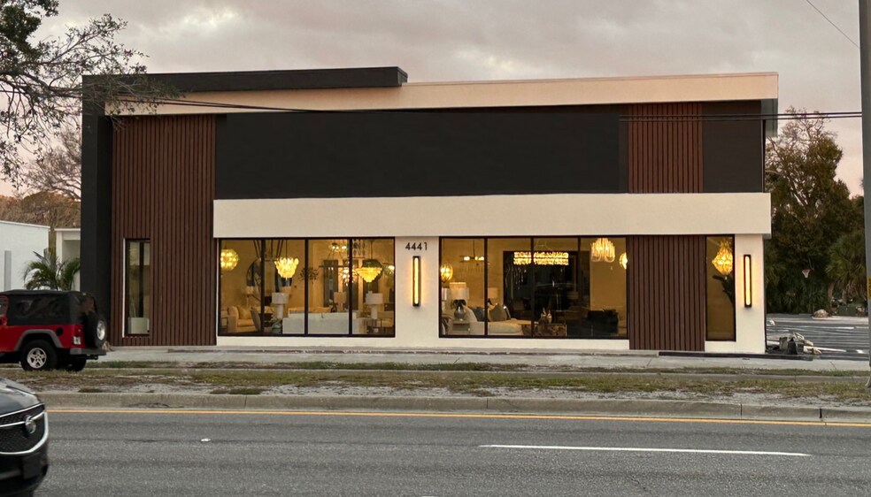 More Photos Of 4441 S Tamiami Trl, Sarasota Freestanding For Sale