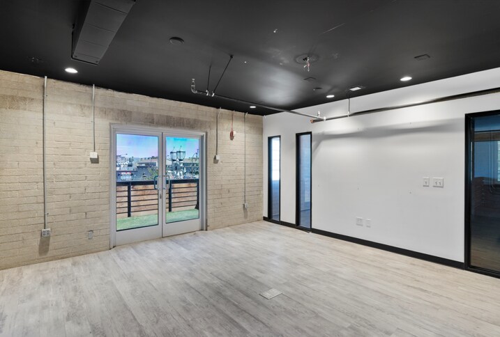 More Photos Of 124 S 6th St, Las Vegas Storefront Retail Office For Lease