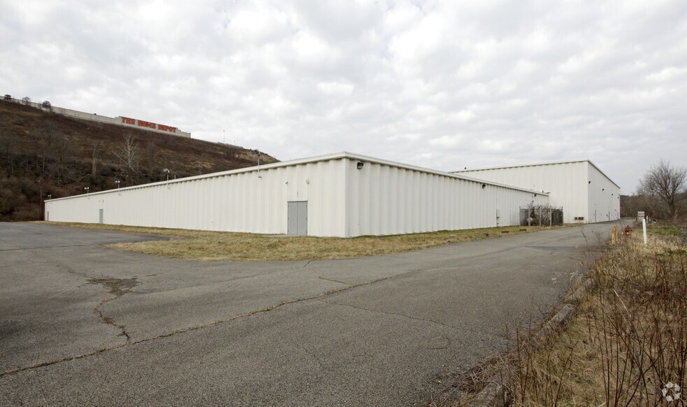 More Photos Of 2000 Casteel Dr, Coraopolis Freestanding For Lease