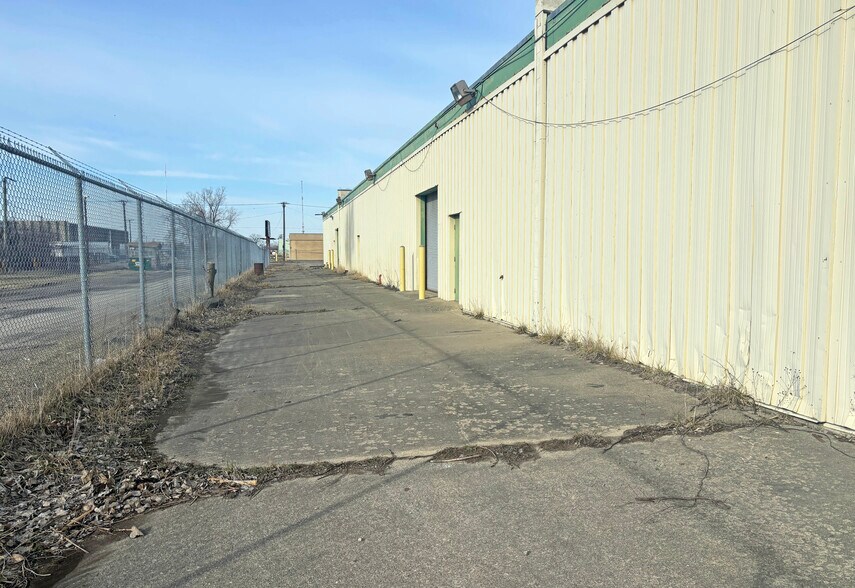 More Photos Of 14700 Dexter Ave, Detroit Warehouse For Sale