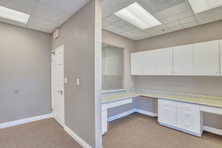 More Photos Of 1397 Galleria Dr, Henderson Medical For Lease