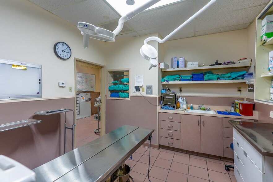 More Photos Of 4601-4611 N Rancho Dr, Las Vegas Unknown For Lease