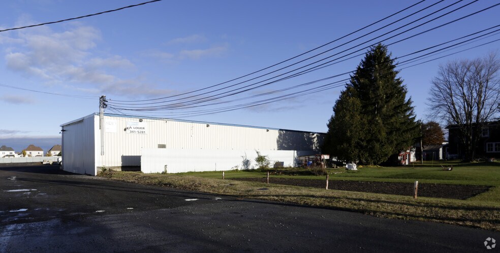 More Photos Of 1065 Av des Perron, Laval Warehouse For Lease