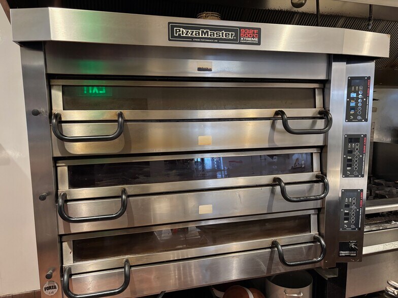 More Photos Of 1329 Gilman St, Berkeley Restaurant For Lease