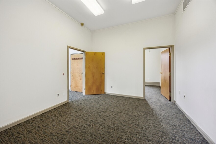 More Photos Of 300 Pond St, Bristol Office For Sale