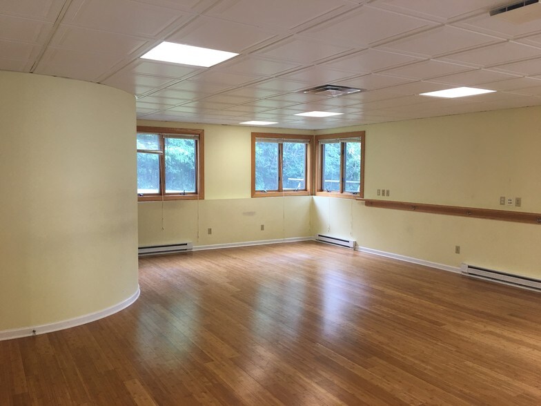More Photos Of 5108 Velasko Rd, Syracuse Office For Lease