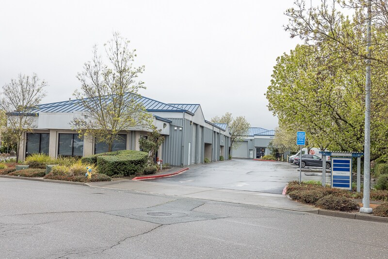 More Photos Of 3633 Regional Pky, Santa Rosa Warehouse For Lease