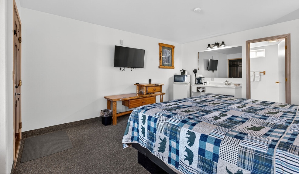 More Photos Of 102 E Greenwood St, Enterprise Hotel For Sale