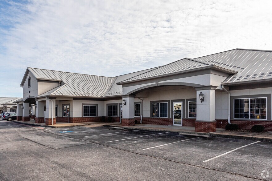 More Photos Of 307 SW 18th St, Bentonville Office For Lease