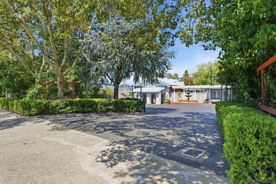 More Photos Of 870 Hartnell Ave, Redding Garden Center For Sale