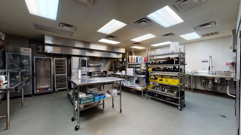 More Photos Of 3827 Promontory Point Dr, Austin Showroom For Sale