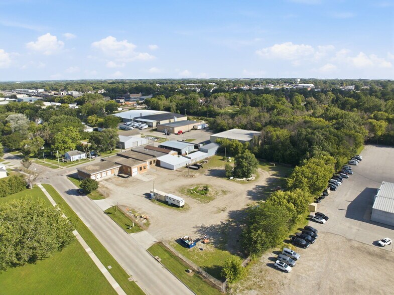 More Photos Of 708-712 S Jefferson Ave, Mason City Warehouse For Sale