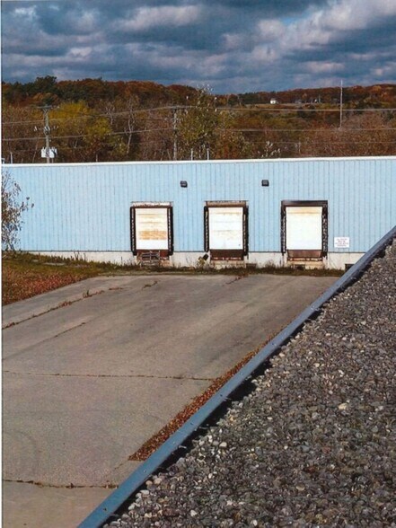 More Photos Of 103 N 12 St, Gladstone Warehouse For Sale