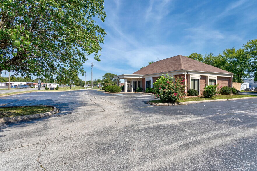 More Photos Of 214 N Horton Pky, Chapel Hill Bank For Sale