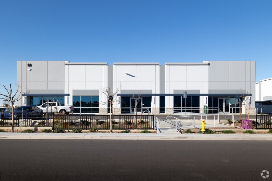 More Photos Of 66 Commerce Dr, Perris Warehouse For Lease