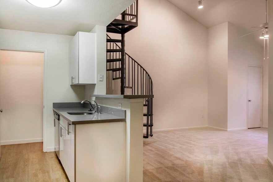 More Photos Of 1950 N Pennsylvania St, Denver Apartments For Lease