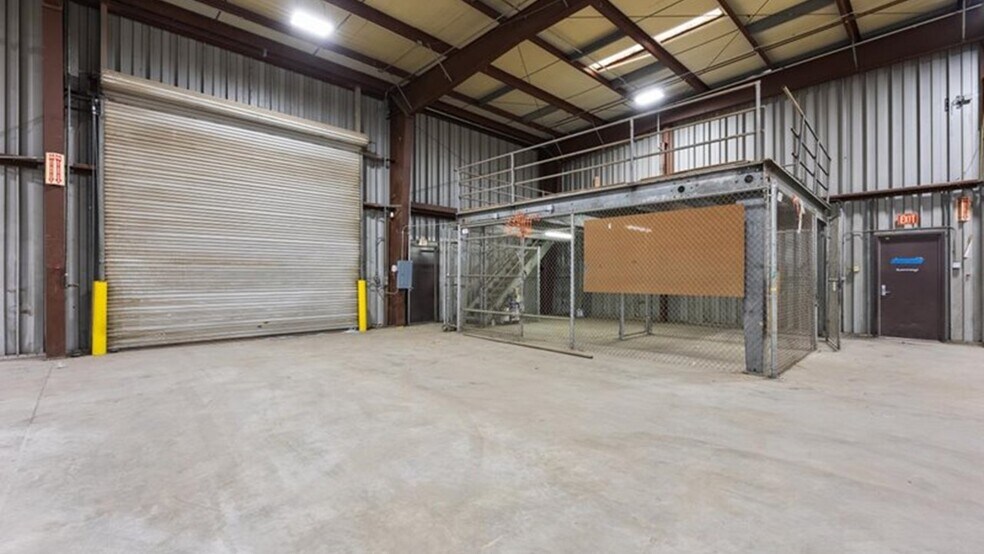 More Photos Of 6309 Seven Seas Ave, Bakersfield Warehouse For Lease