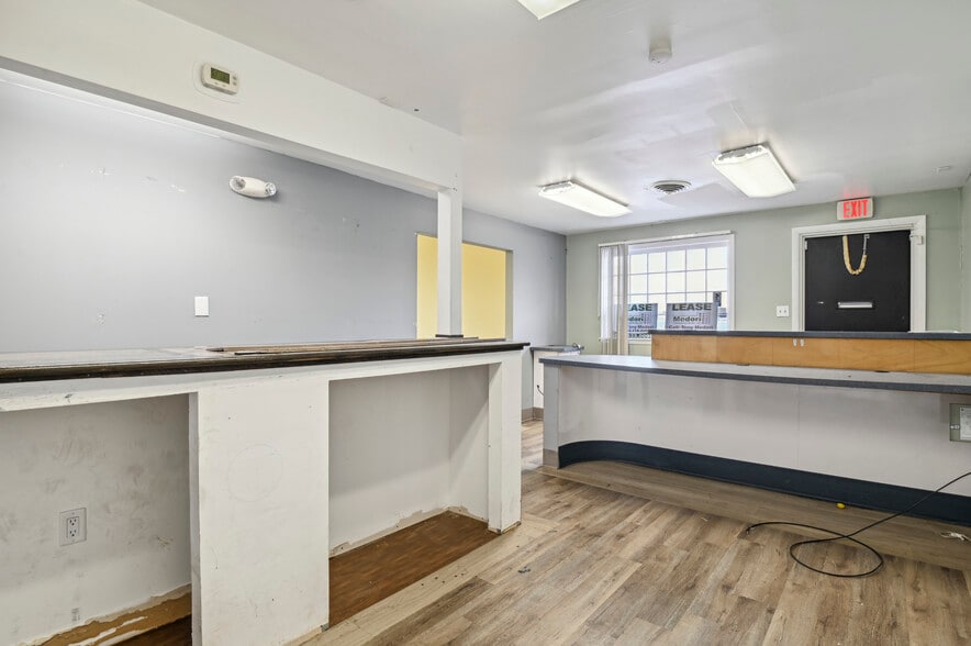 More Photos Of 308-314 W Basin Rd, New Castle Light Distribution For Lease