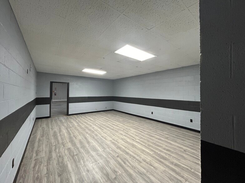 More Photos Of 4744 Singleton Station Rd, Louisville Distribution For Lease