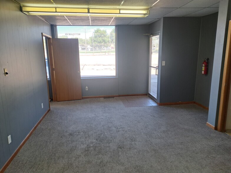More Photos Of 411 W 5th St, McCook Medical For Lease