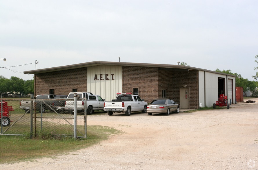 Primary Photo Of 11595 US Highway 181, San Antonio Service For Lease