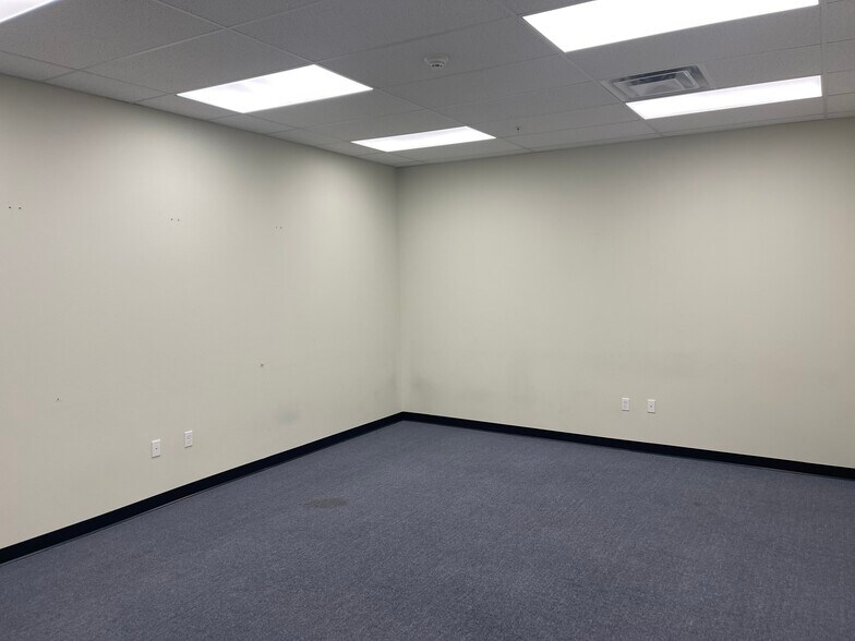 More Photos Of 1070 S Bishop Ave, Rolla Storefront For Lease