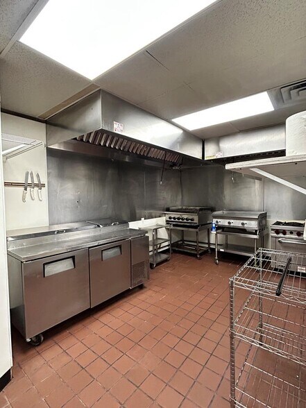 More Photos Of 1613 W Broadway St, Andrews General Retail For Sale