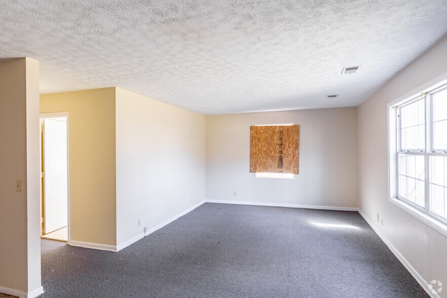 More Photos Of 2605 Ben Hill Rd, East Point Schools For Sale
