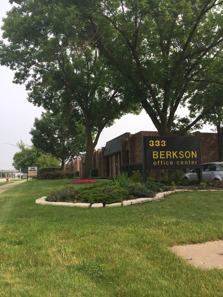 Primary Photo Of 333 Skokie Blvd, Northbrook Office For Sale