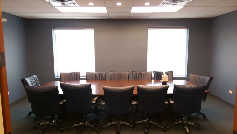 More Photos Of 955 175th St, Homewood Office For Sale
