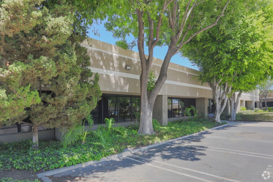 More Photos Of 2805-2807 McGaw Ave, Irvine Light Distribution For Lease