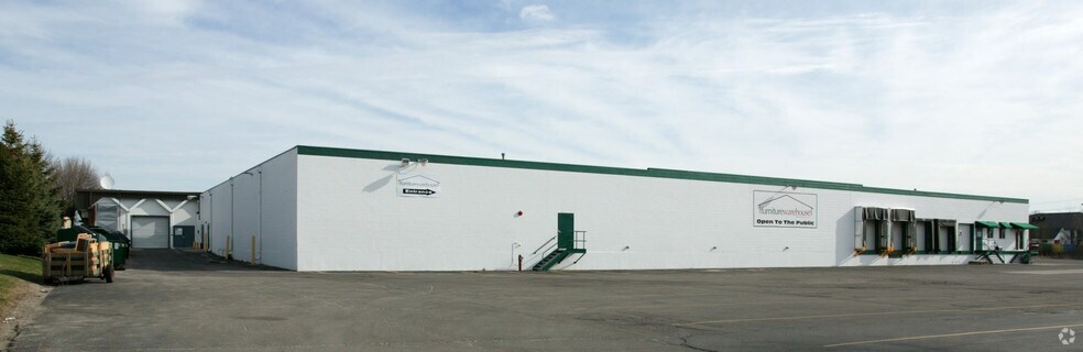 More Photos Of 3305-3365 W College Ave, Appleton General Retail For Lease