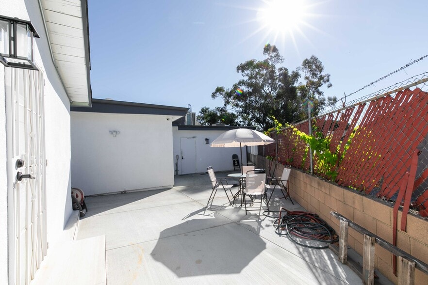 More Photos Of 3238 Foothill Blvd, Glendale Freestanding For Sale