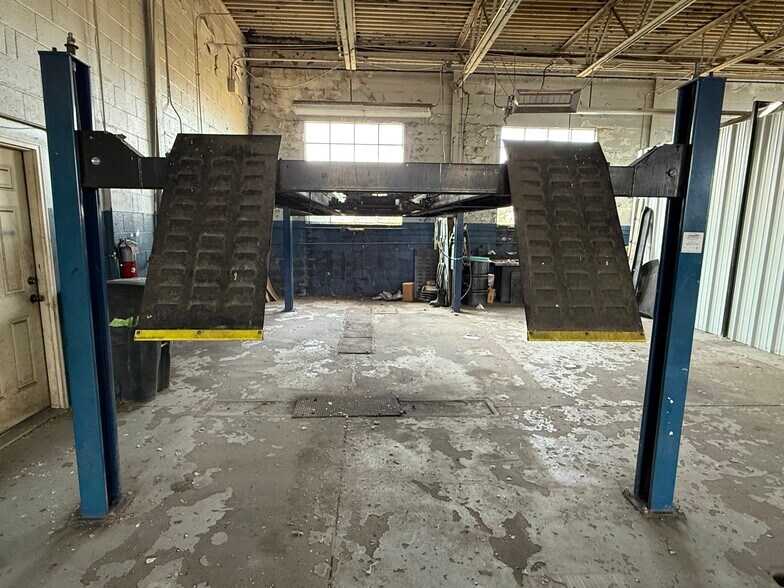 More Photos Of 1633 Pearl Rd, Brunswick Auto Dealership For Sale