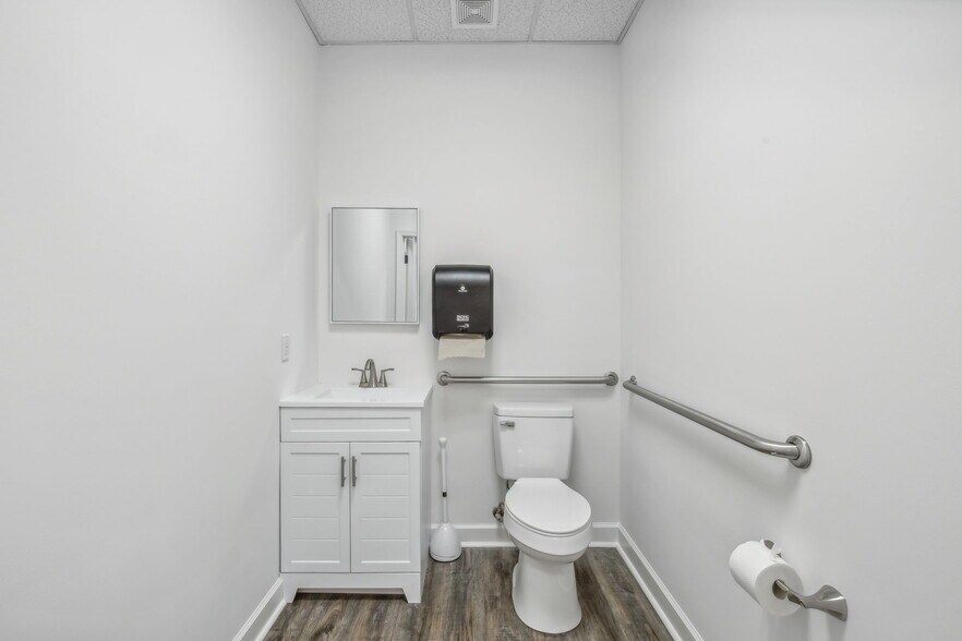 More Photos Of 106 Mission Ct, Franklin Office For Sale