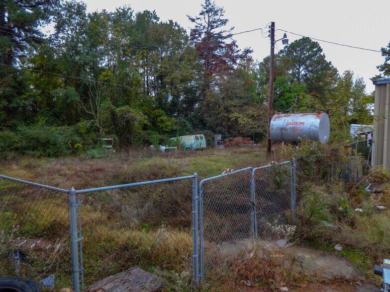 More Photos Of 801 W Broadway St, Big Sandy Light Distribution For Sale