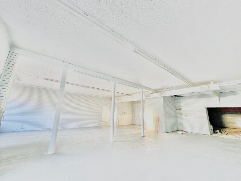 More Photos Of 2070-2074 Seneca St, Buffalo Storefront Retail Office For Lease