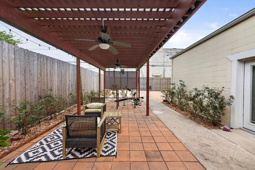 More Photos Of 2217 Sealy St, Galveston Office Residential For Sale