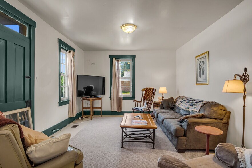 More Photos Of 3 Orchard Rd, Liverpool Winery Vineyard For Sale