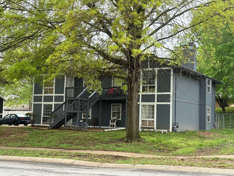 Primary Photo Of 708 NE Ball Dr, Lee's Summit Multifamily For Sale