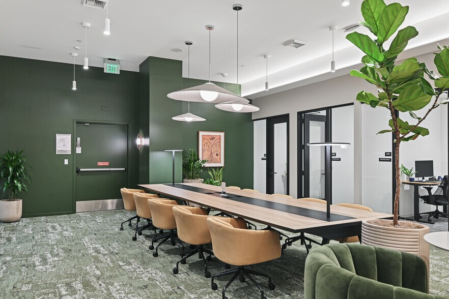 More Photos Of 15301 Ventura Blvd, Sherman Oaks Coworking Space