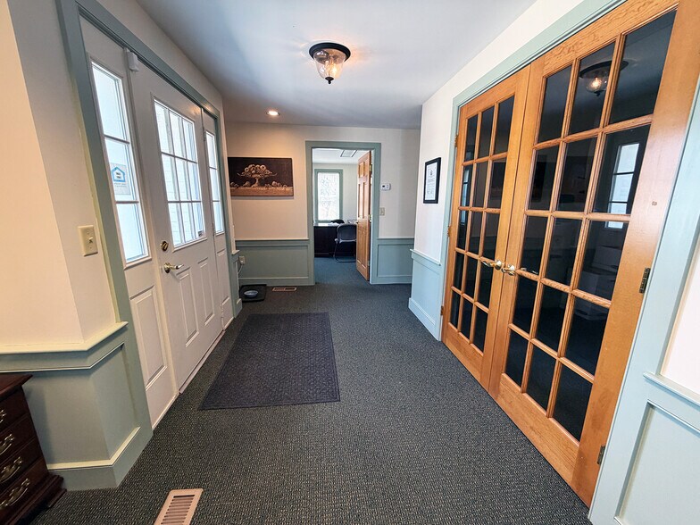 More Photos Of 118 Maplewood Ave, Portsmouth Office For Sale