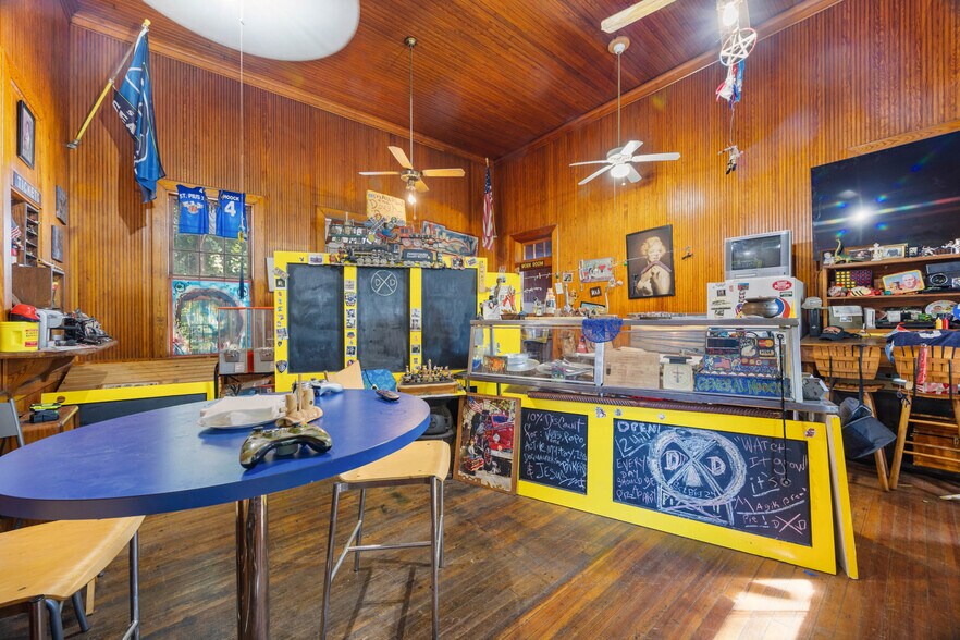 More Photos Of 234 North St, Caledonia General Retail For Sale