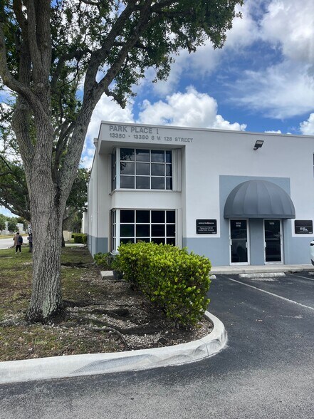 More Photos Of 13350-13380 SW 128th St, Miami Loft Creative Space For Lease