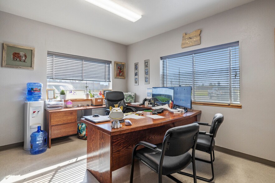 More Photos Of 2350 Maywood Dr, Klamath Falls Manufacturing For Sale