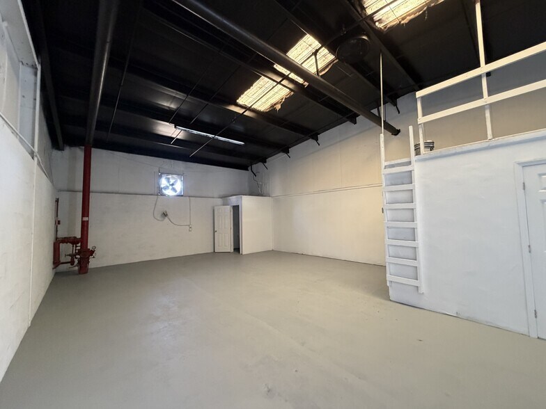 More Photos Of 600 Oak Pl, Port Orange Unknown For Lease