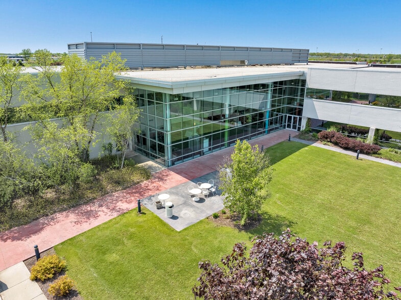 More Photos Of 3500 Packerland Dr, De Pere Office For Lease