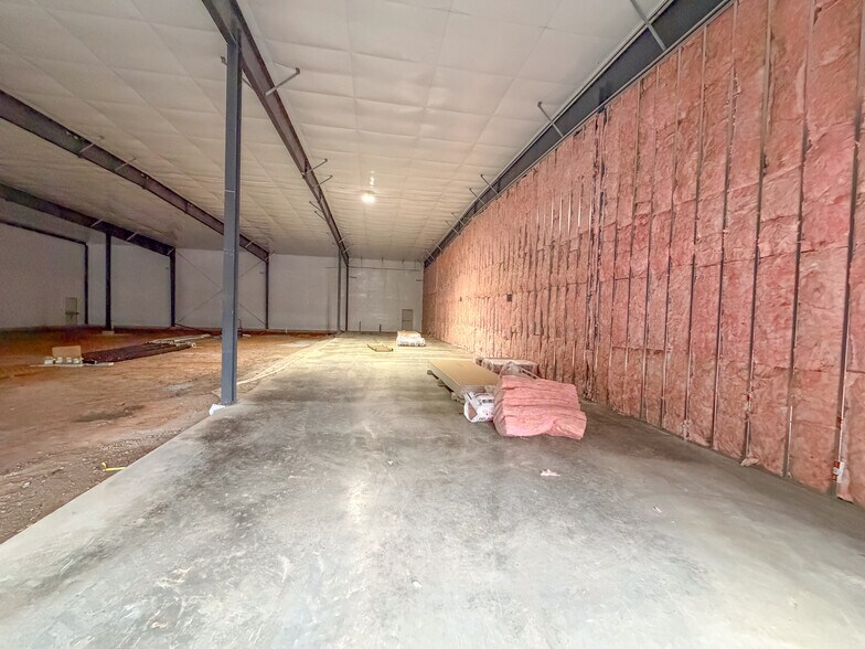 More Photos Of 135 Business Drive park, Bristol Industrial For Lease