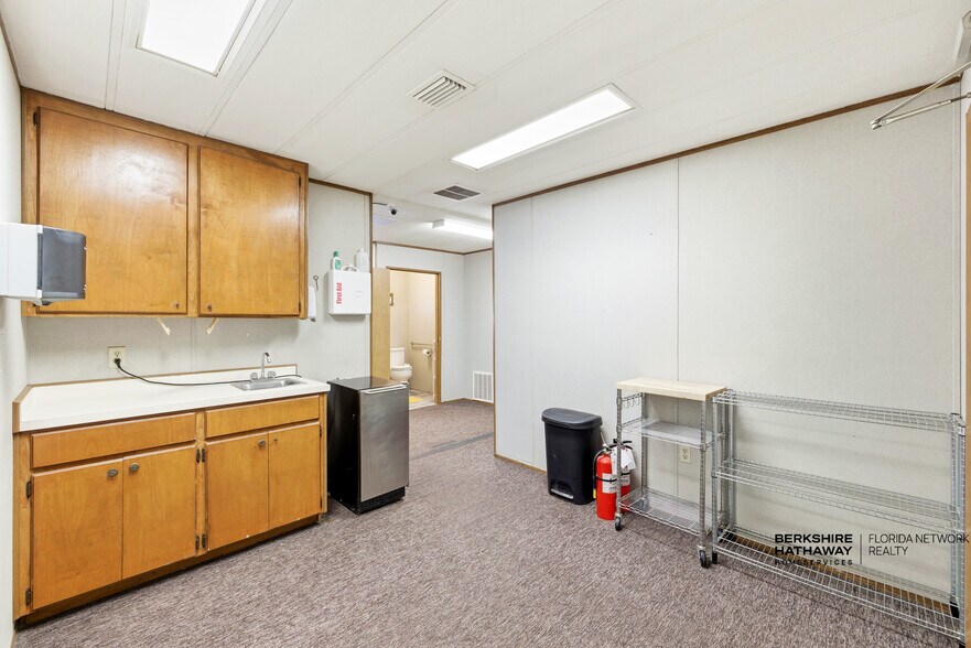 More Photos Of 5876 Old Timuquana Rd, Jacksonville Office For Lease