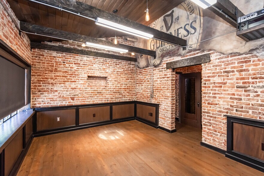 More Photos Of 453 Lincoln Blvd, Lincoln Freestanding For Sale